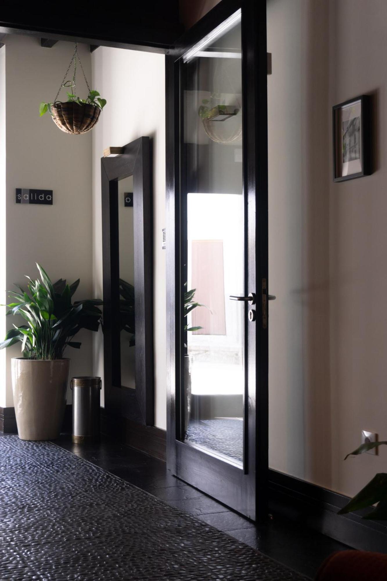 La Plaza Apartment *